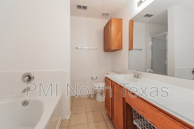 Foto del edificio - 1571 Thornhill Ln