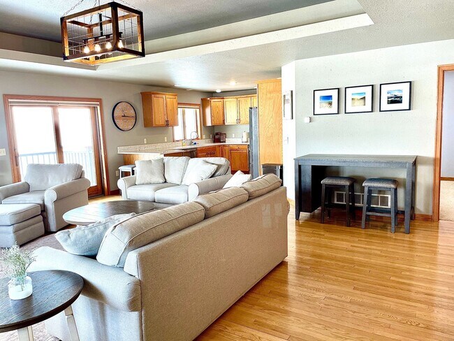 Foto del edificio - 3 Bed, 2 Bath Duplex in Hillsboro