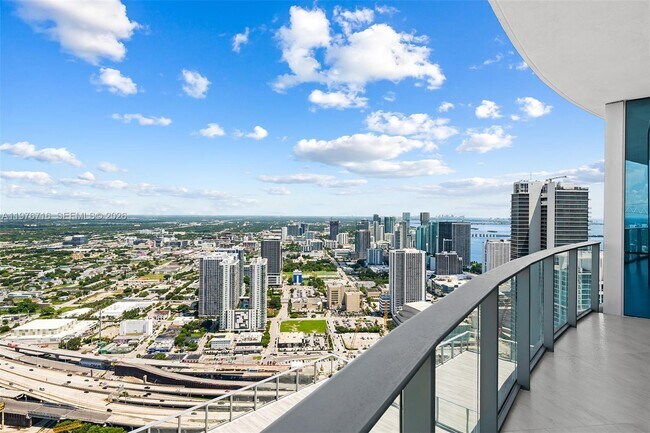 Foto del edificio - 851 NE 1st Ave