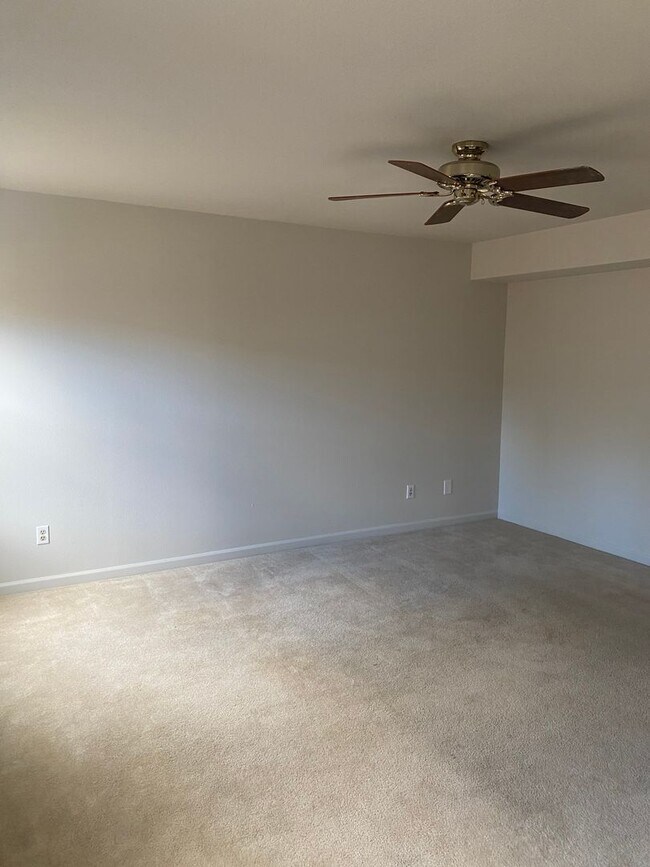 Building Photo - Awesome home on Hubbell for rent!