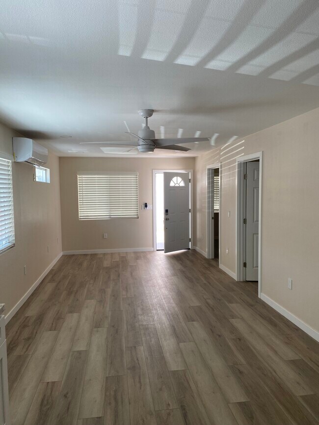 Foto del edificio - 549 E Tujunga Ave