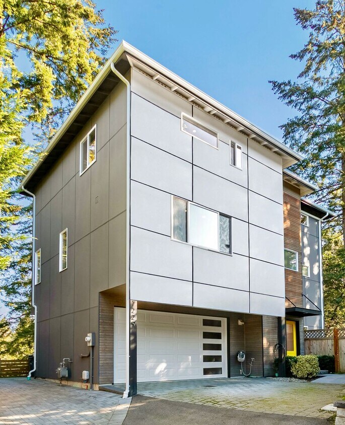 Primary Photo - Gorgeous House in a Family-Friendly neighb...