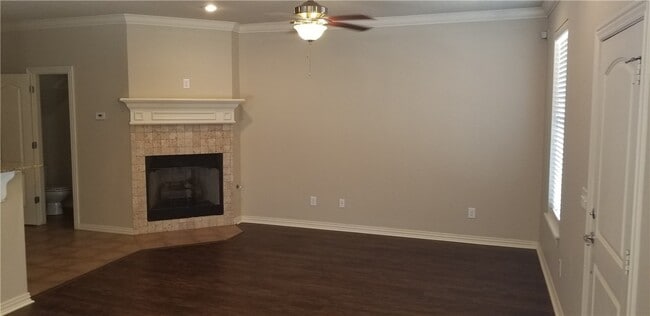 Foto del edificio - 631 N Longfellow Ln