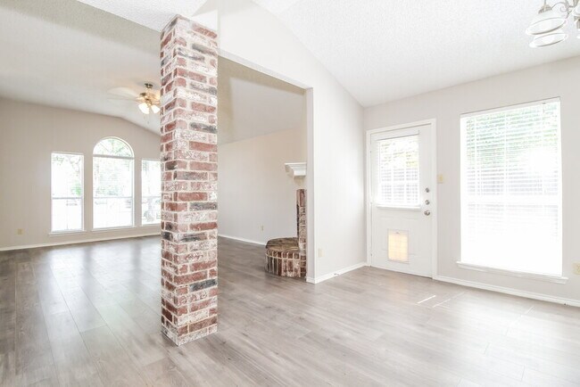 Building Photo - 7900 Flowertree Ct