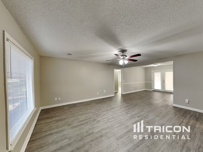 Building Photo - 621 Riverwalk Way