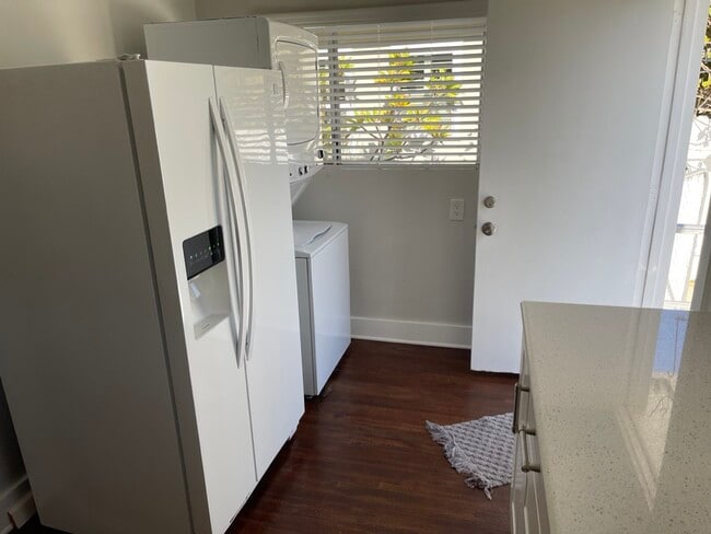 Laundry in Kitchen - 3842 Minerva Ave