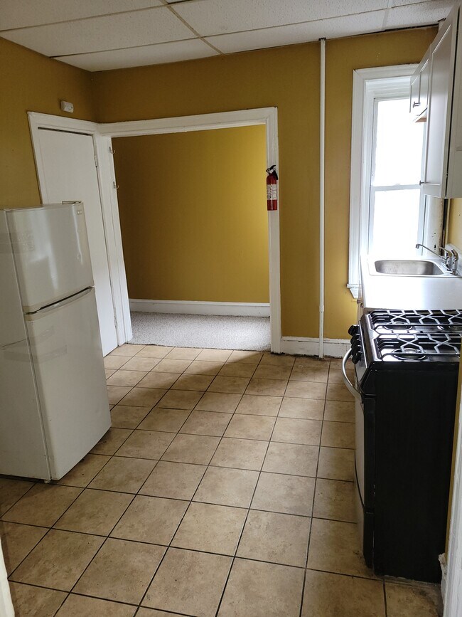 Kitchen - 32 N Saint Bernard St