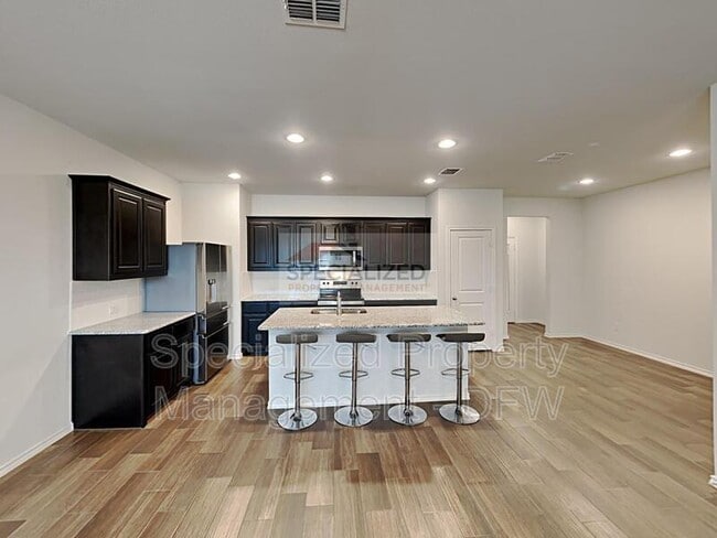 Building Photo - 453 Milverton Dr