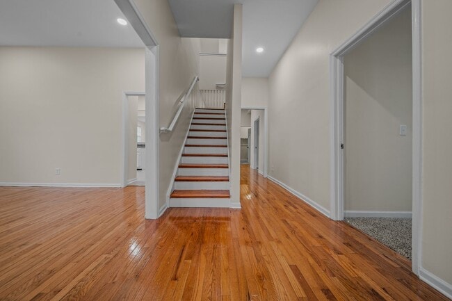 Foto del edificio - Spacious & Recently Renovated 4 Bedroom Home Available Now!!