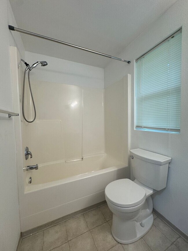 Foto del edificio - [COX] 2 Bed 1 Bath ~ West Eugene ~