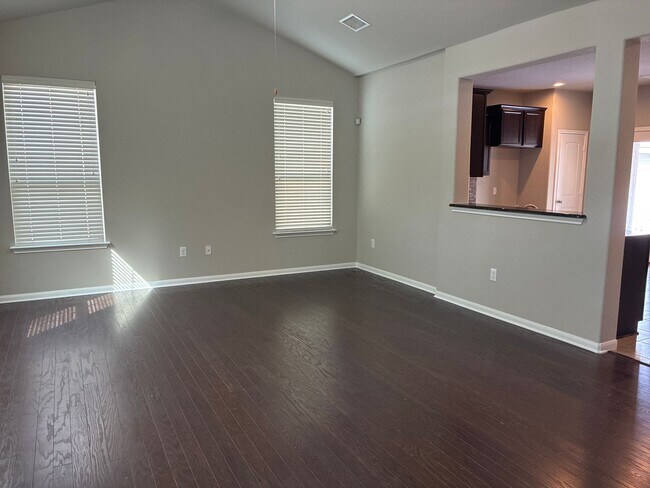 Building Photo - Beautiful 3BR 2.5BA Home w/ Community Pools and Trails • Granite Counters • Detached 2-Car in  Tu...