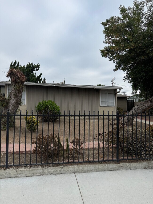 Foto del edificio - 14259 Roscoe Blvd