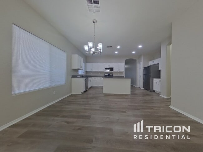Foto del edificio - 12530 W Washington St