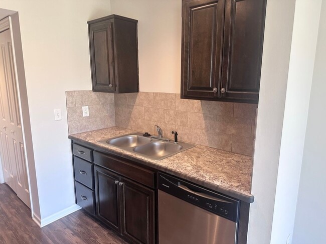 Building Photo - 3 Bed | 2.5 Bath | 1 Car Garage Townhome in Grain Valley