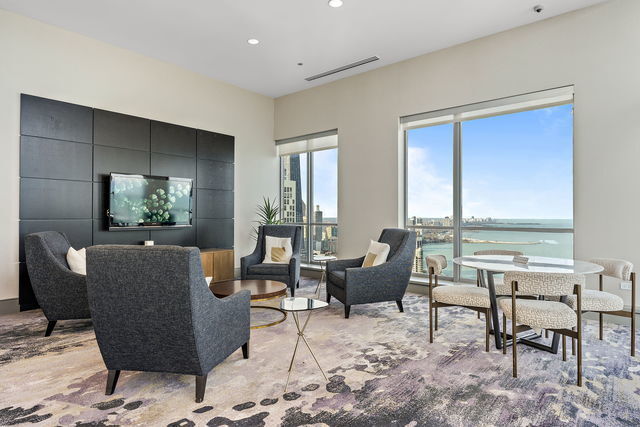 Foto del edificio - 600 N Lake Shore Dr