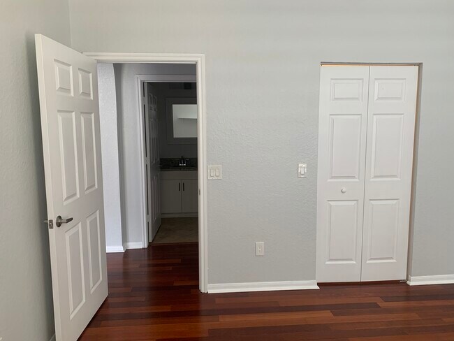Foto del edificio - 860 N Orange Ave