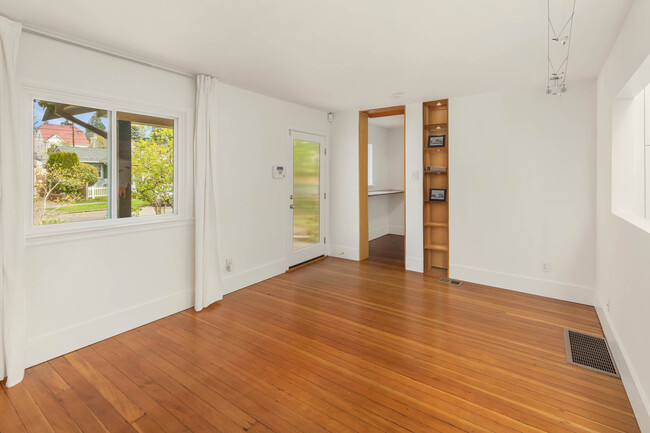 Foto del edificio - 8117 17th Ave SW