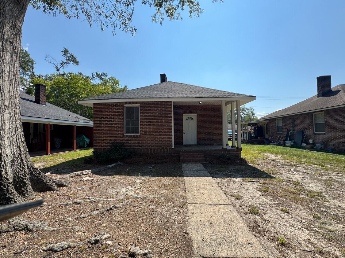 Primary Photo - 1/1 House in Celanese- $850