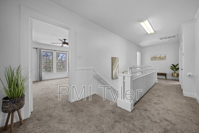 Building Photo - 210 E Dobbs St
