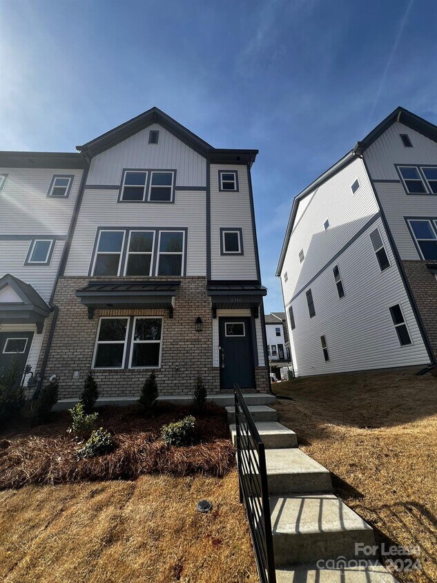 Foto principal - 2342 Donnelly Hls Ln