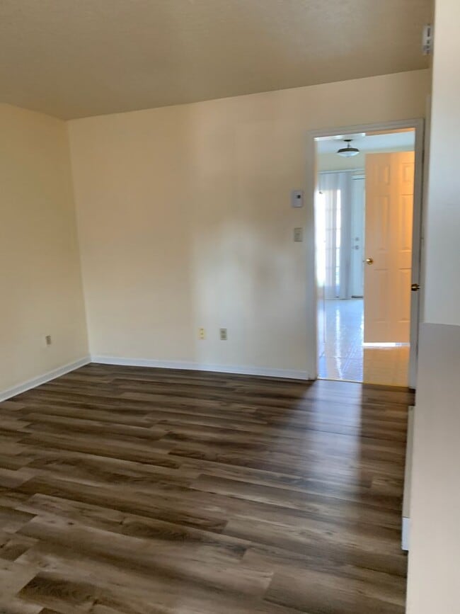 Building Photo - 138 Adams Ln