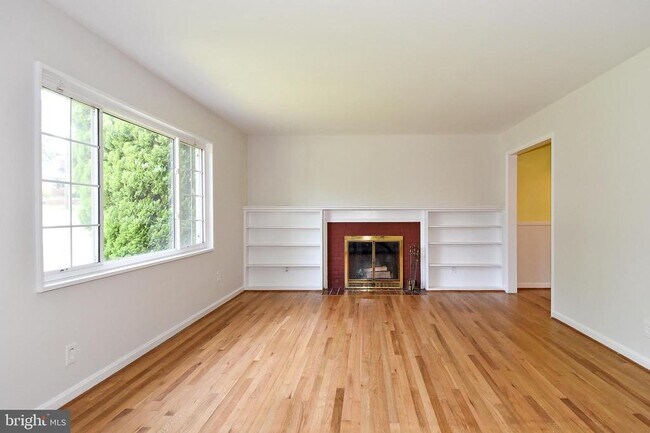 Foto del edificio - 6615 Ivy Hill Dr