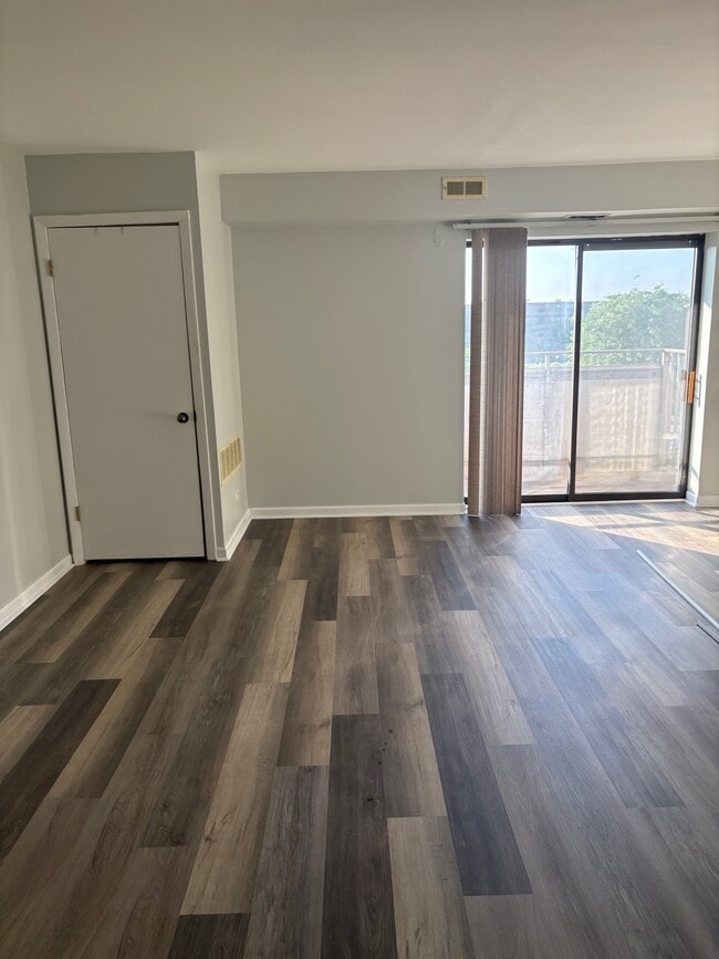 Building Photo - 1460 Fairlane Dr