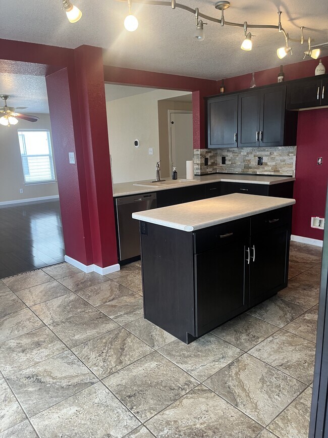 Building Photo - 78 Viking Oak
