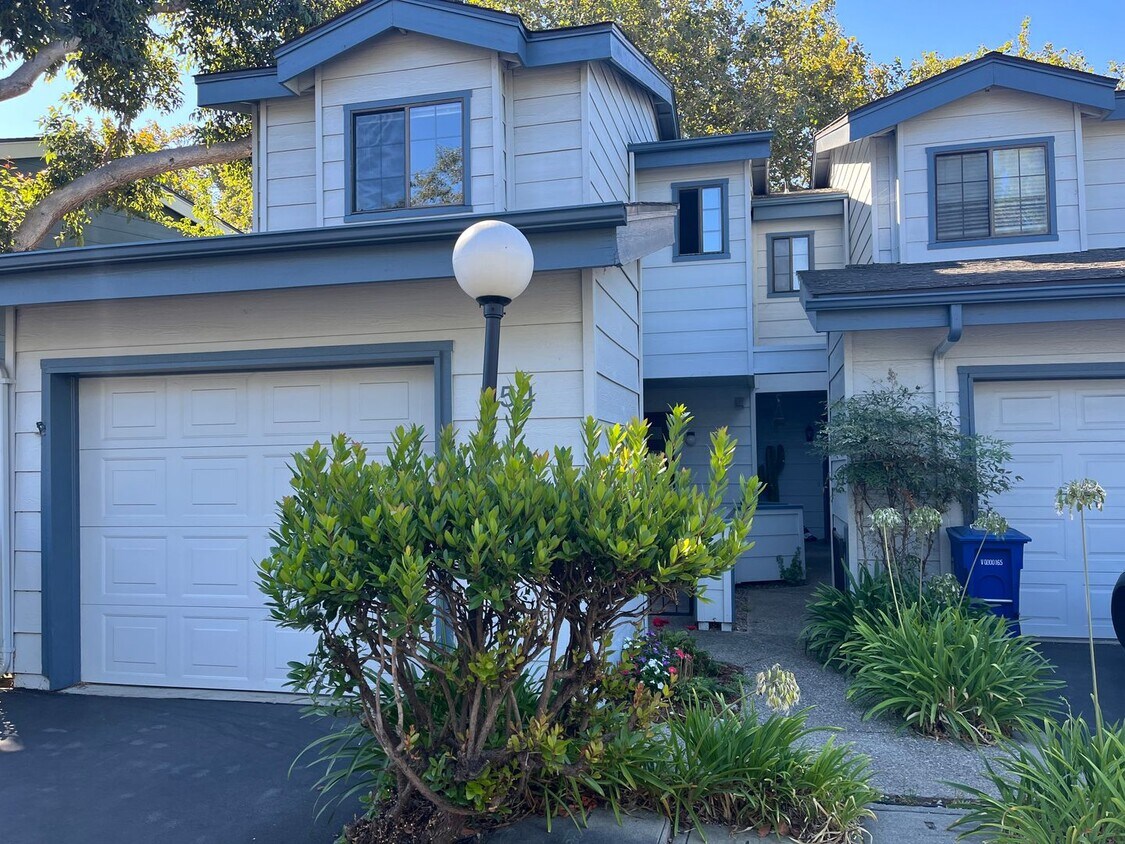Primary Photo - Woodbridge Condos! Near Meadow Park - Near...