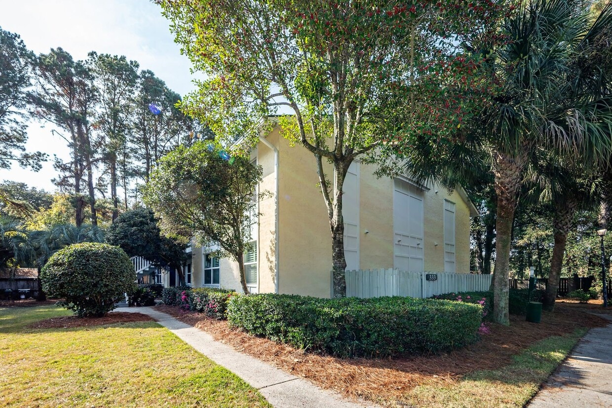 2 Bedroom, 2 Bathroom Condo in Woodscape - Mt Pleasant - 2 Bedroom, 2 Bathroom Condo in Woodscape -...
