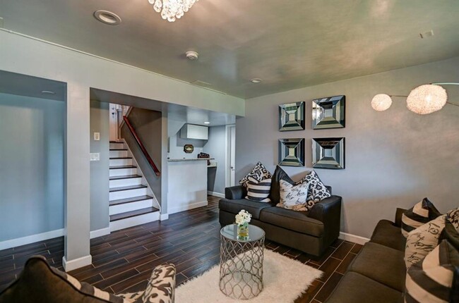 Building Photo - Incredible furnished house on Madison's We...