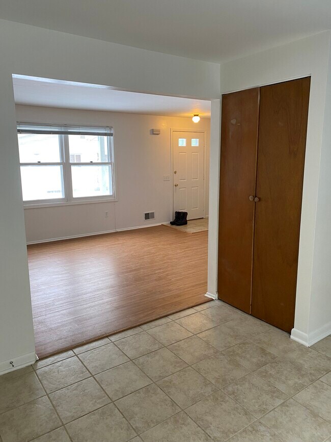 Main living room - 4308 Lake Ave