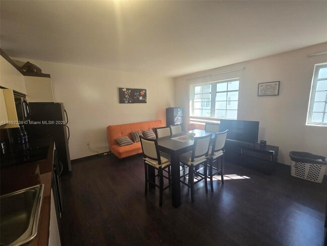 Building Photo - 435 21st St