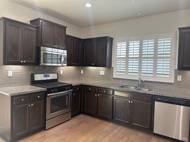 Foto del edificio - Beautiful Newer Home, Very Clean- Move In ...