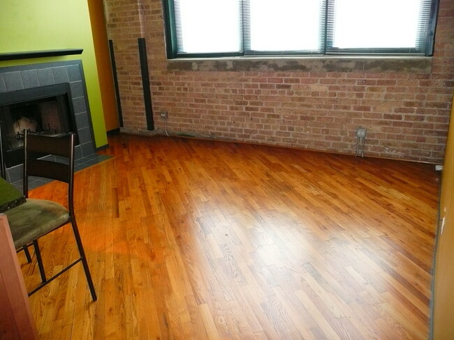 Building Photo - 601 Linden Pl