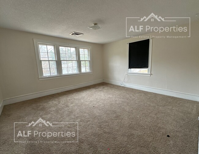 Foto del edificio - 3BR/2BA | Two Stories | Large Living Room & Dining Room