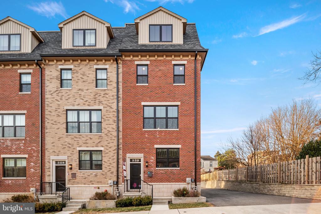 Foto principal - 330 Wright St