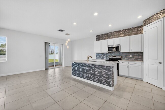 Building Photo - 13275 NW Copper Creek Dr