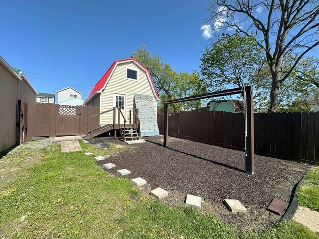 Building Photo - 1146 Upper Mulberry St