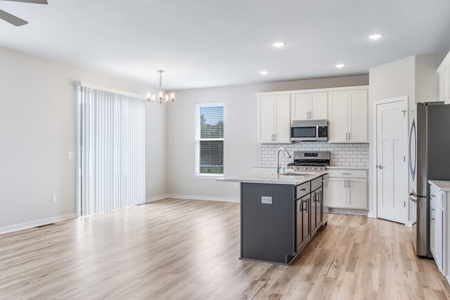 Building Photo - 993 Cascade Cir