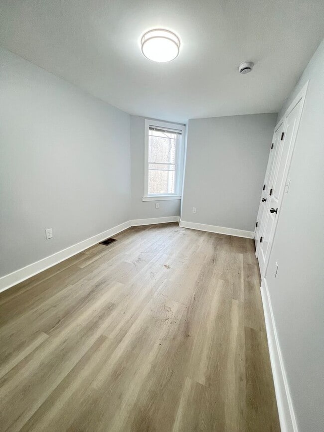 Photo - Remodeled 3b/1.5b House in South Philly! Section 8 ONLY!