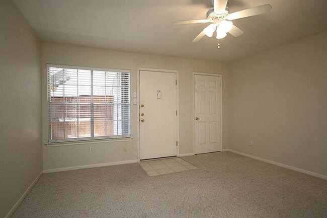 Building Photo - 1223 Augusta Dr