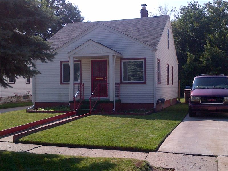 Building Photo - 624 Markle Ave