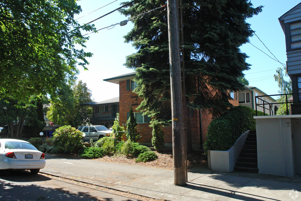 Building Photo - Golden Key Manor