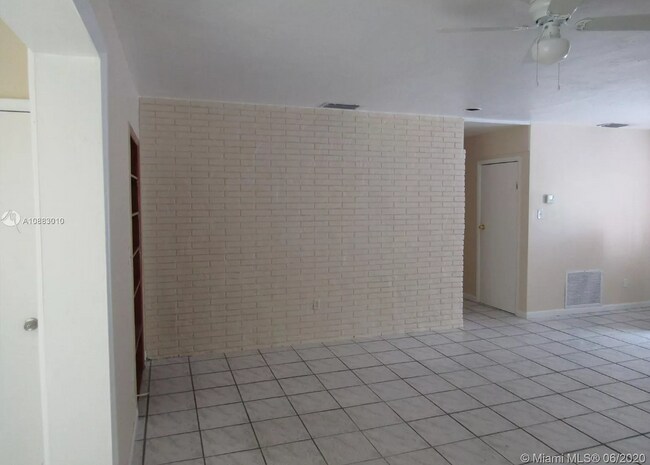 Building Photo - 3840 SW 31st Ct