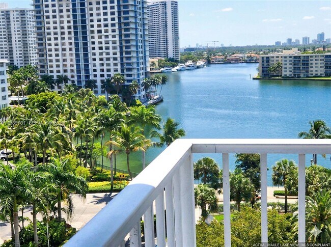 Foto del edificio - 2851 NE 183rd St