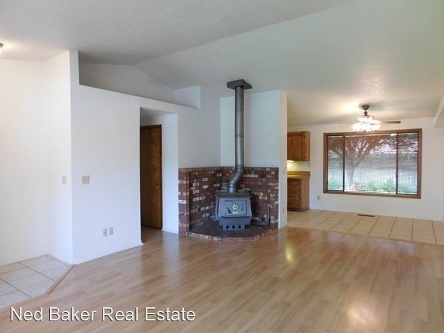 Building Photo - 3 br, 1.5 bath House - 4675 Hayesville Ct NE