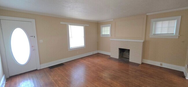 Foto del edificio - Rountree Area, Close to MSU! 2 Bedroom House!  $1095!