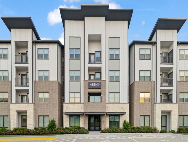Building Photo - The Pointe at Bayou Bend