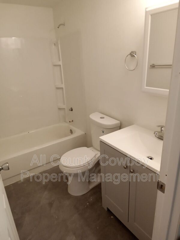 Building Photo - 705 Ferris Ct